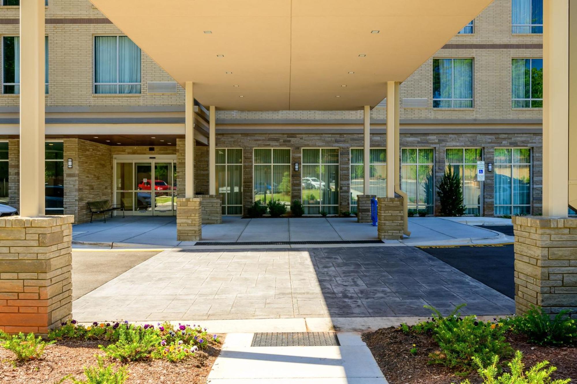 Courtyard By Marriott Raleigh Cary Crossroads Hotel Exterior photo